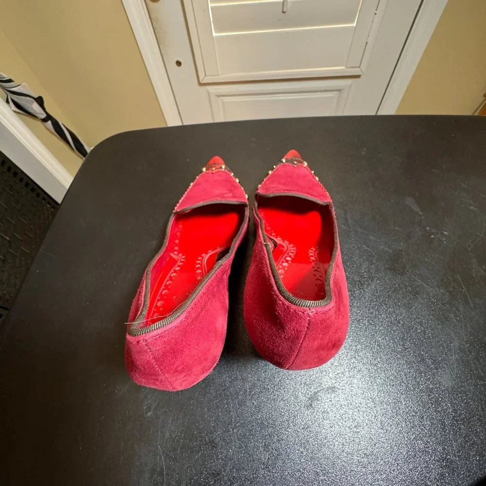 Tory Burch size 6.5 burgundy suede/ red tortoise patent with gold studs pump